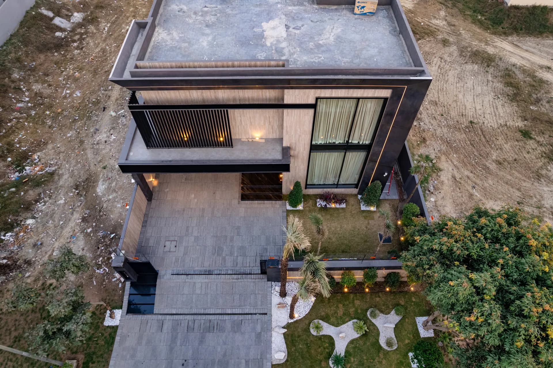 418-M aerial view photograph 3