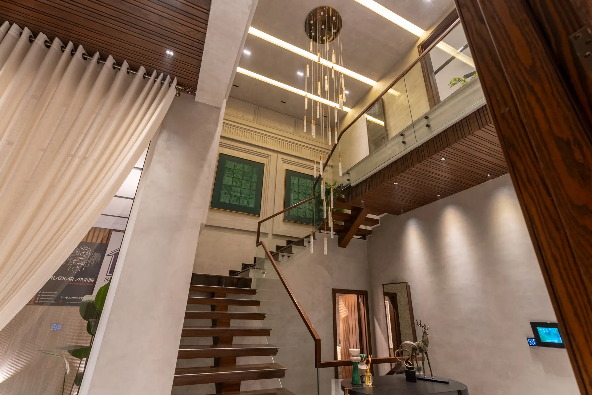 418-M foyer photograph 2