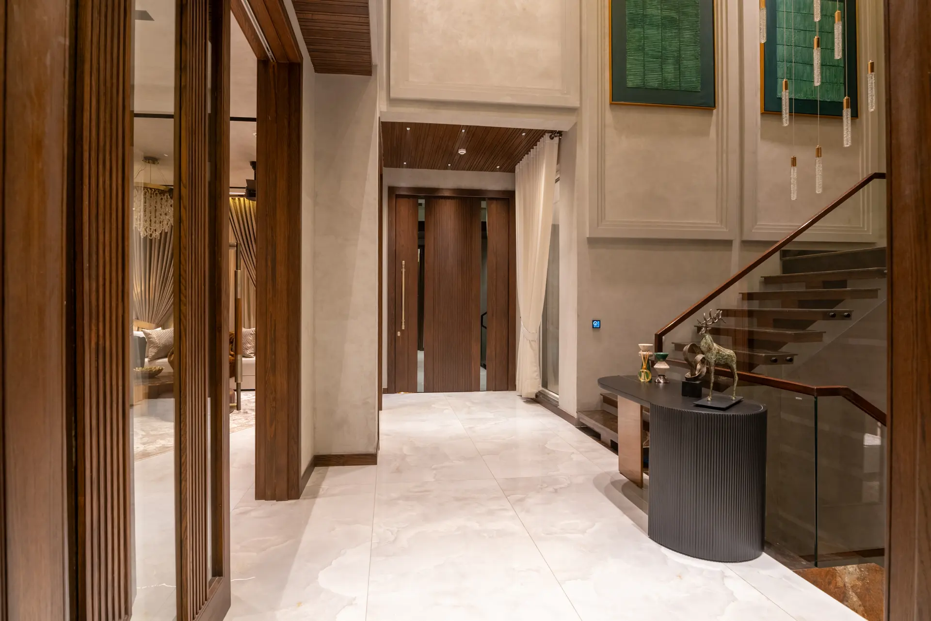 418-M foyer photograph 3