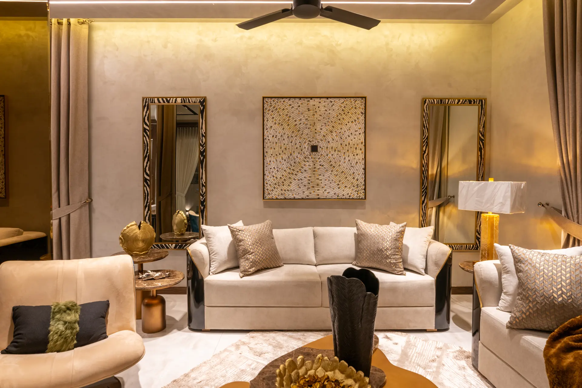 418-M living room photograph 3