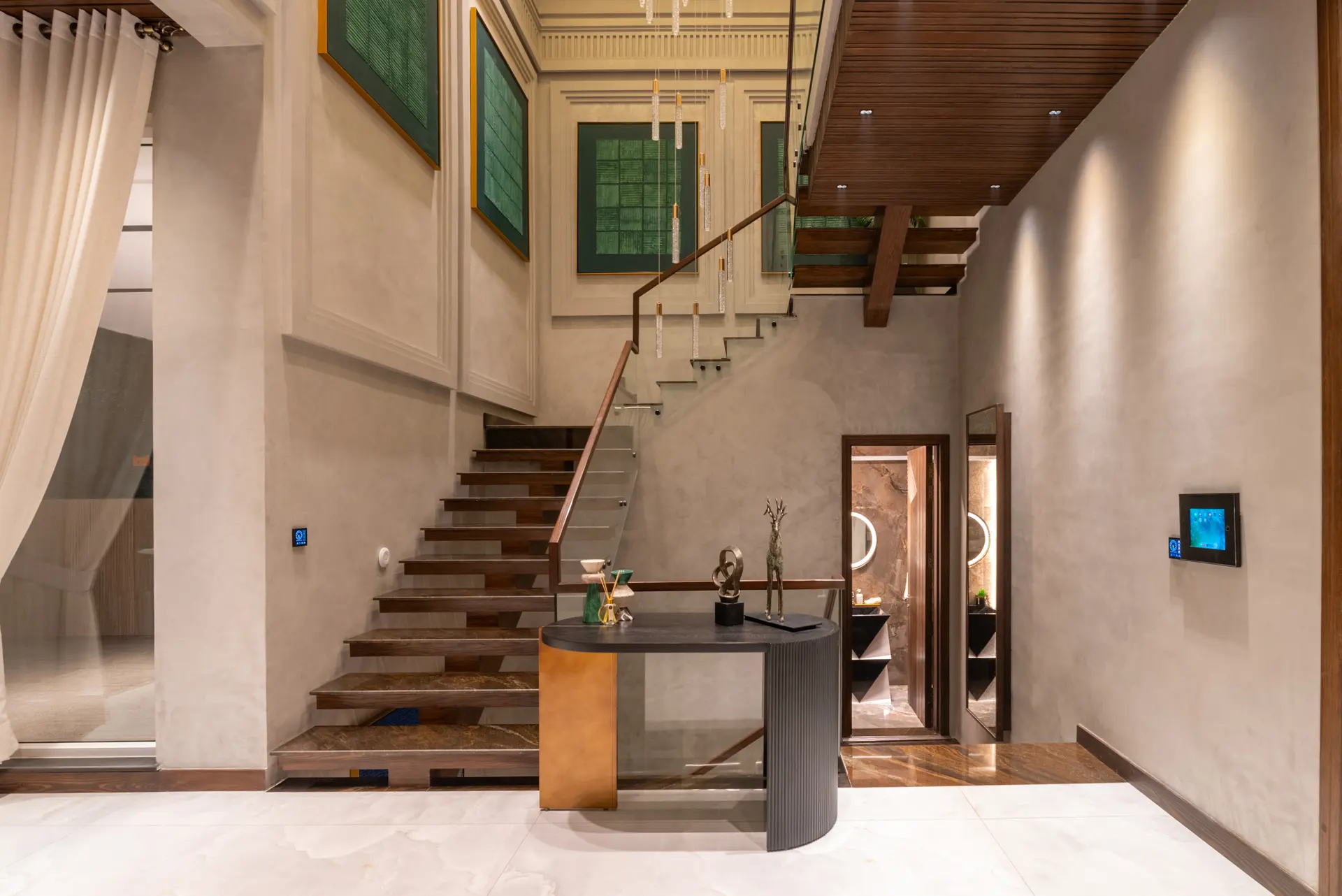 418-M staircase photograph 1