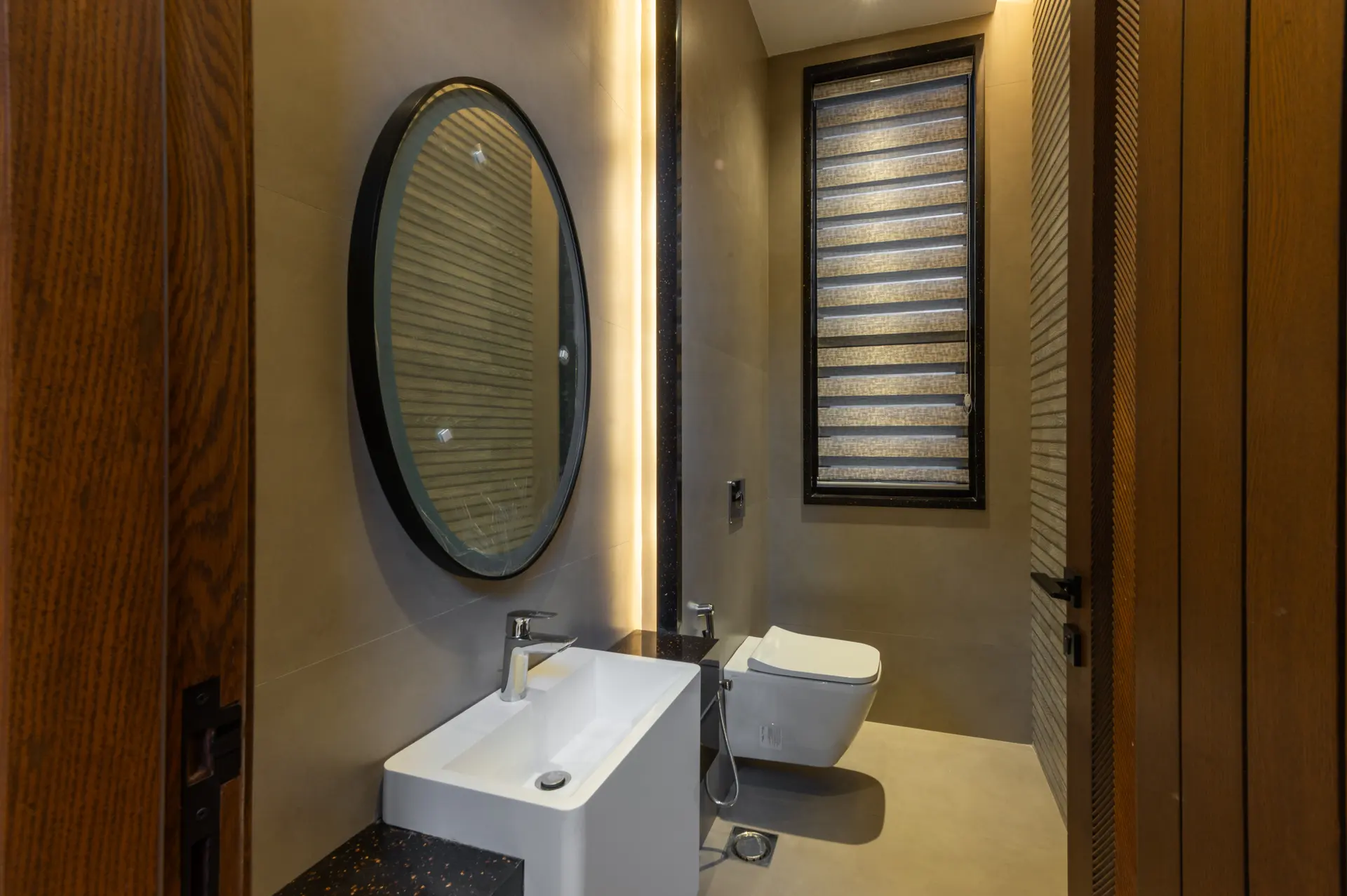 493-L bathroom photograph 1