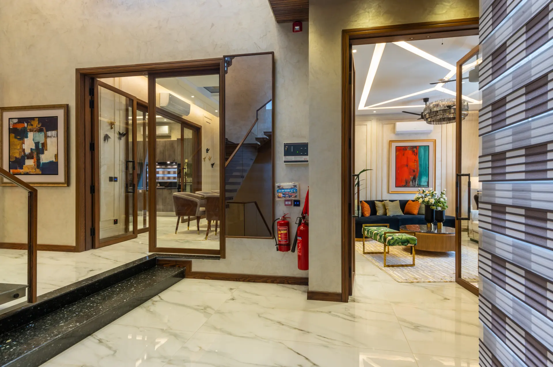 493-L foyer photograph 3
