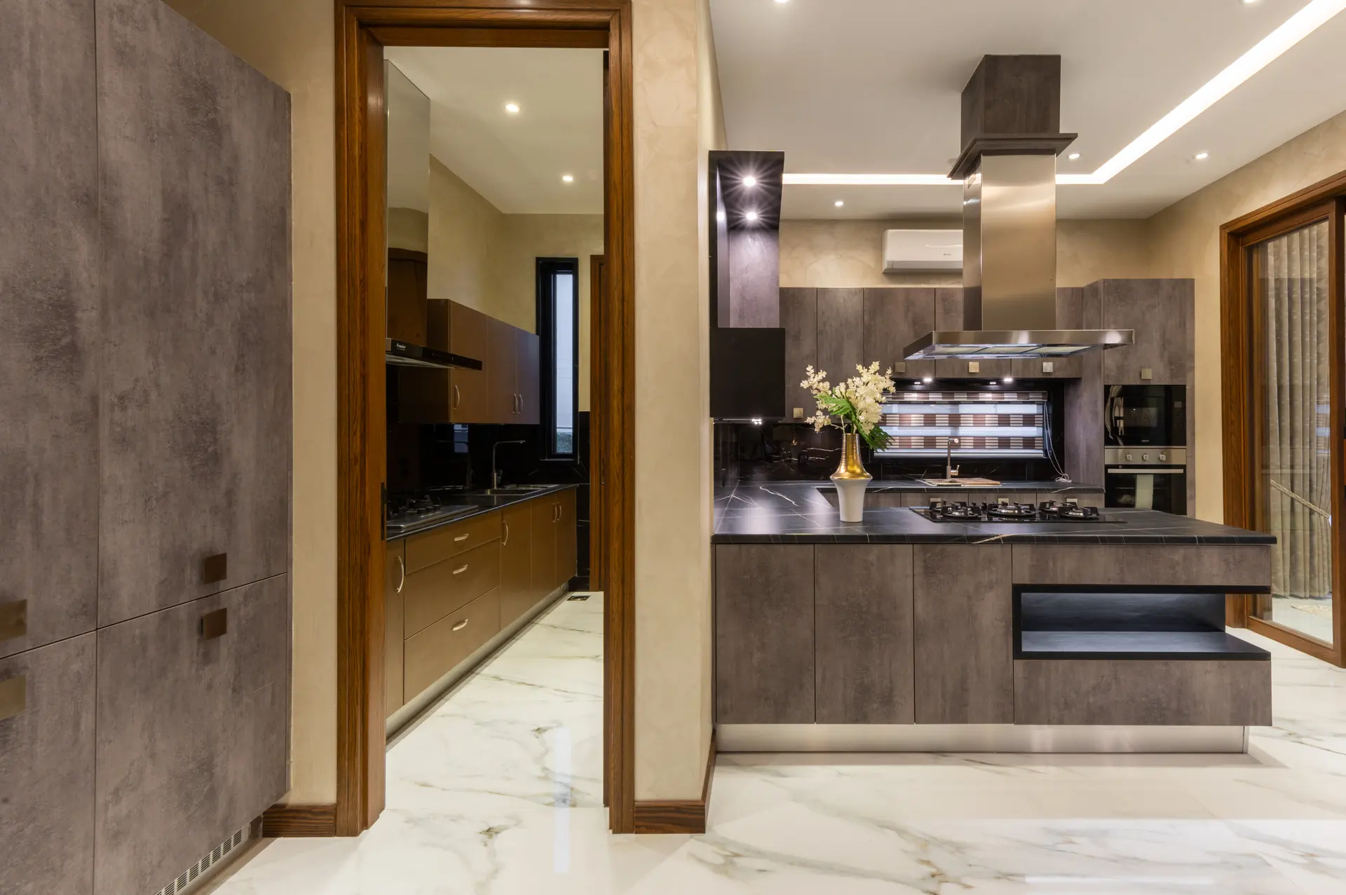 493-L kitchen photograph 1