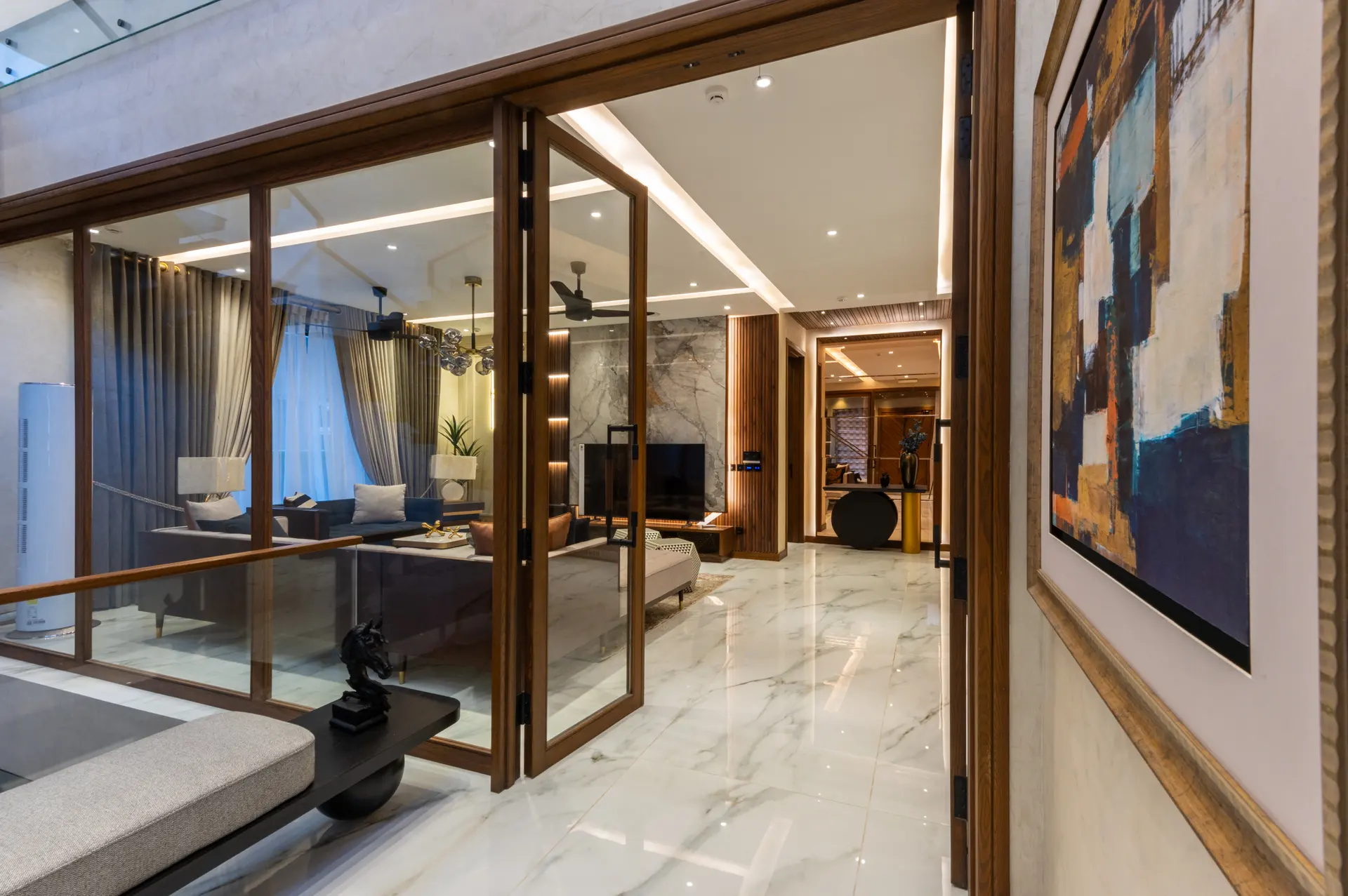 493-L lounge photograph 2