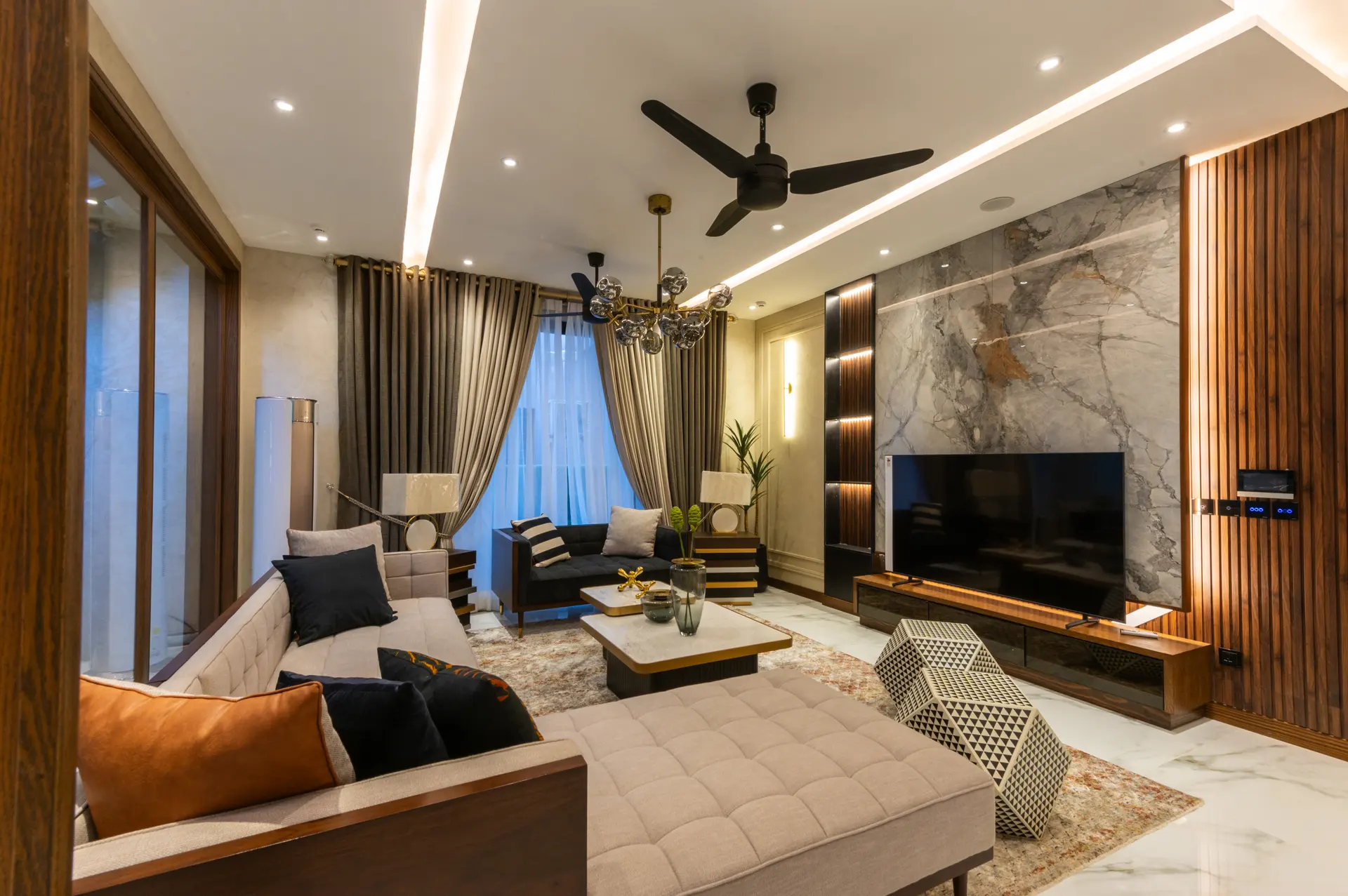 493-L lounge photograph 3