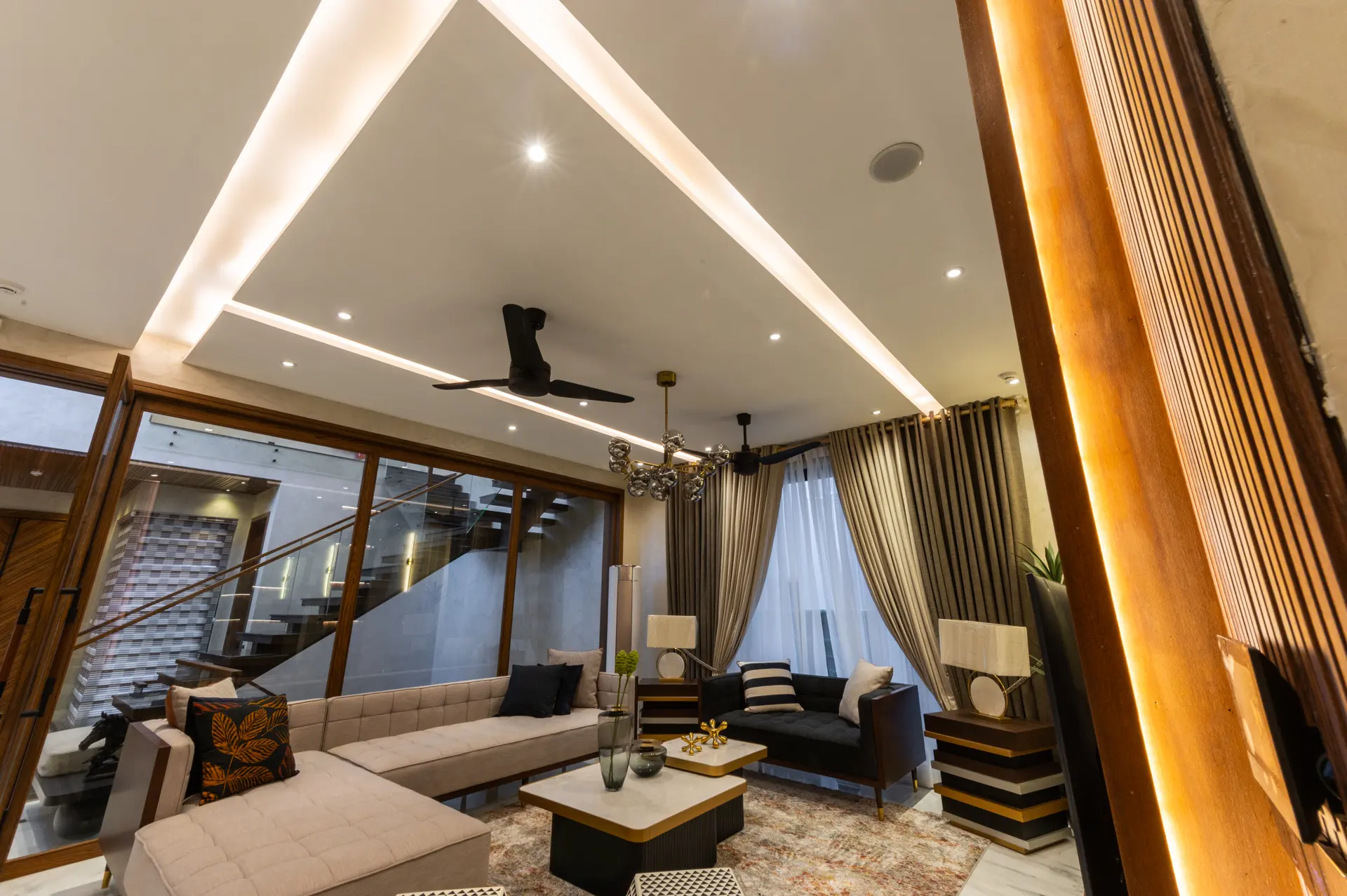493-L lounge photograph 7