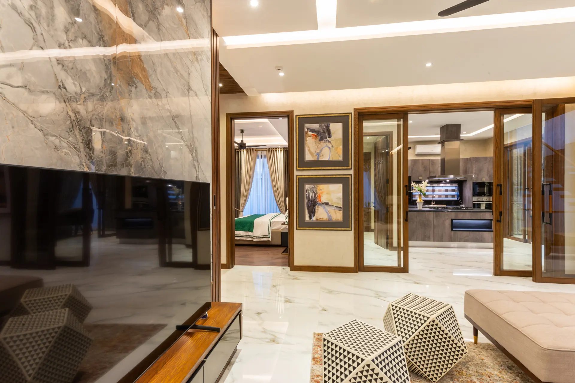 493-L lounge photograph 11