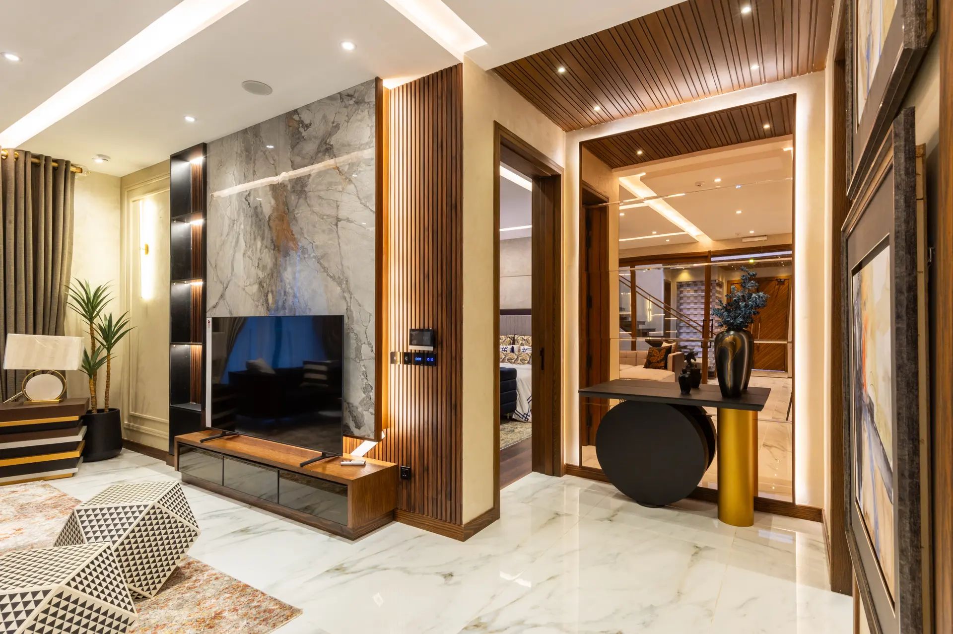 493-L lounge photograph 14