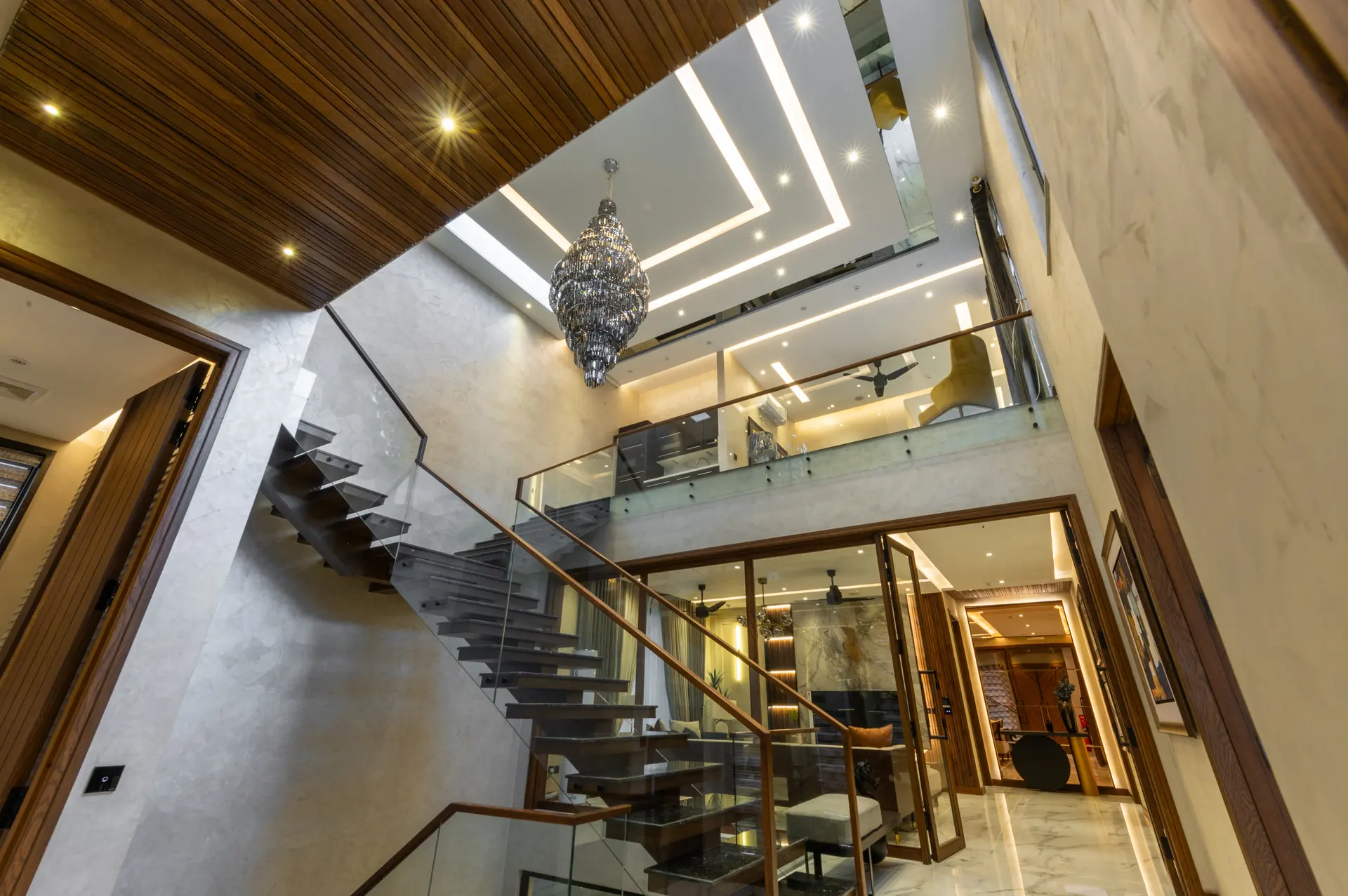 493-L staircase photograph 3