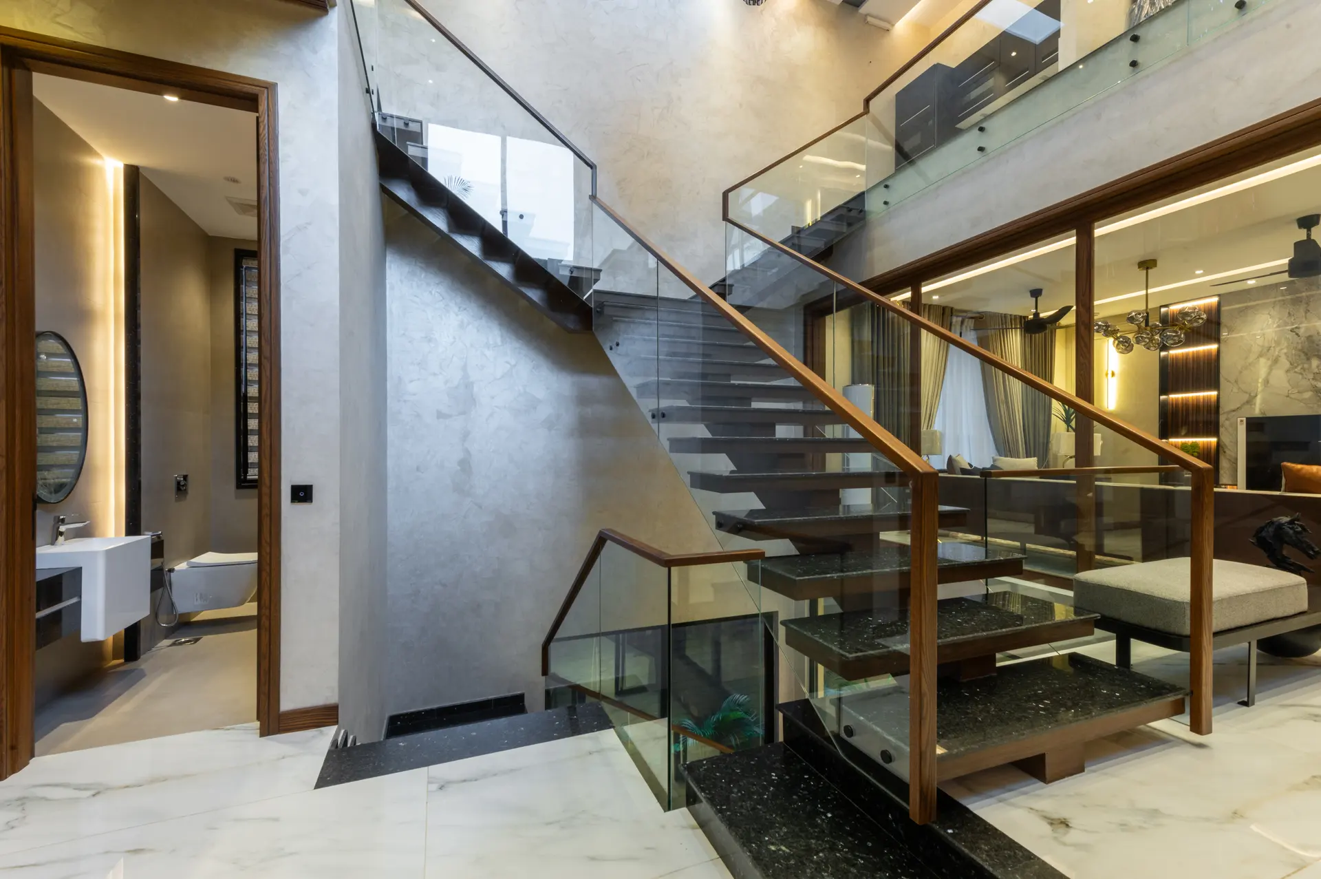 493-L staircase photograph 4