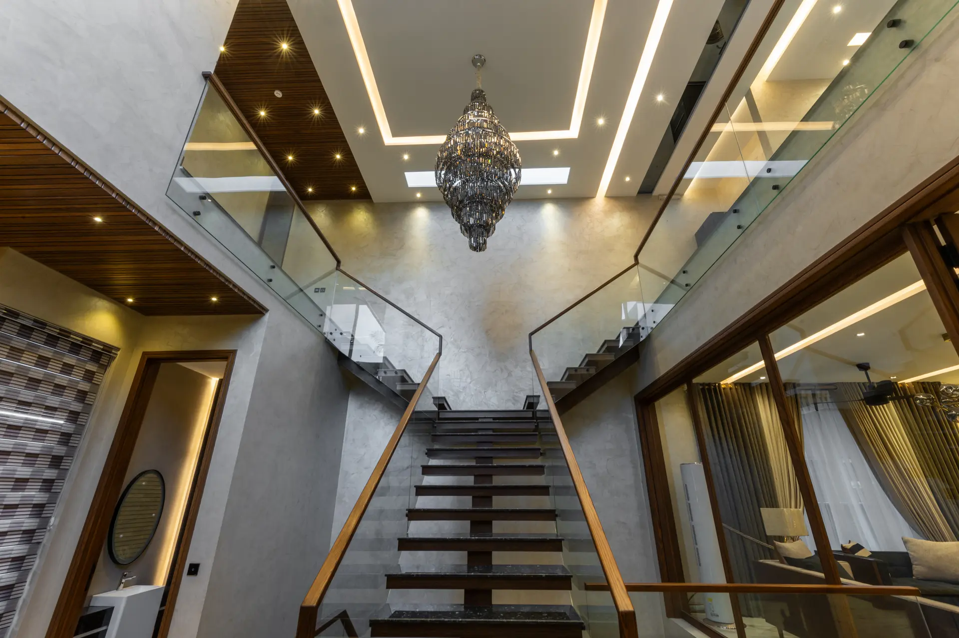 493-L staircase photograph 6