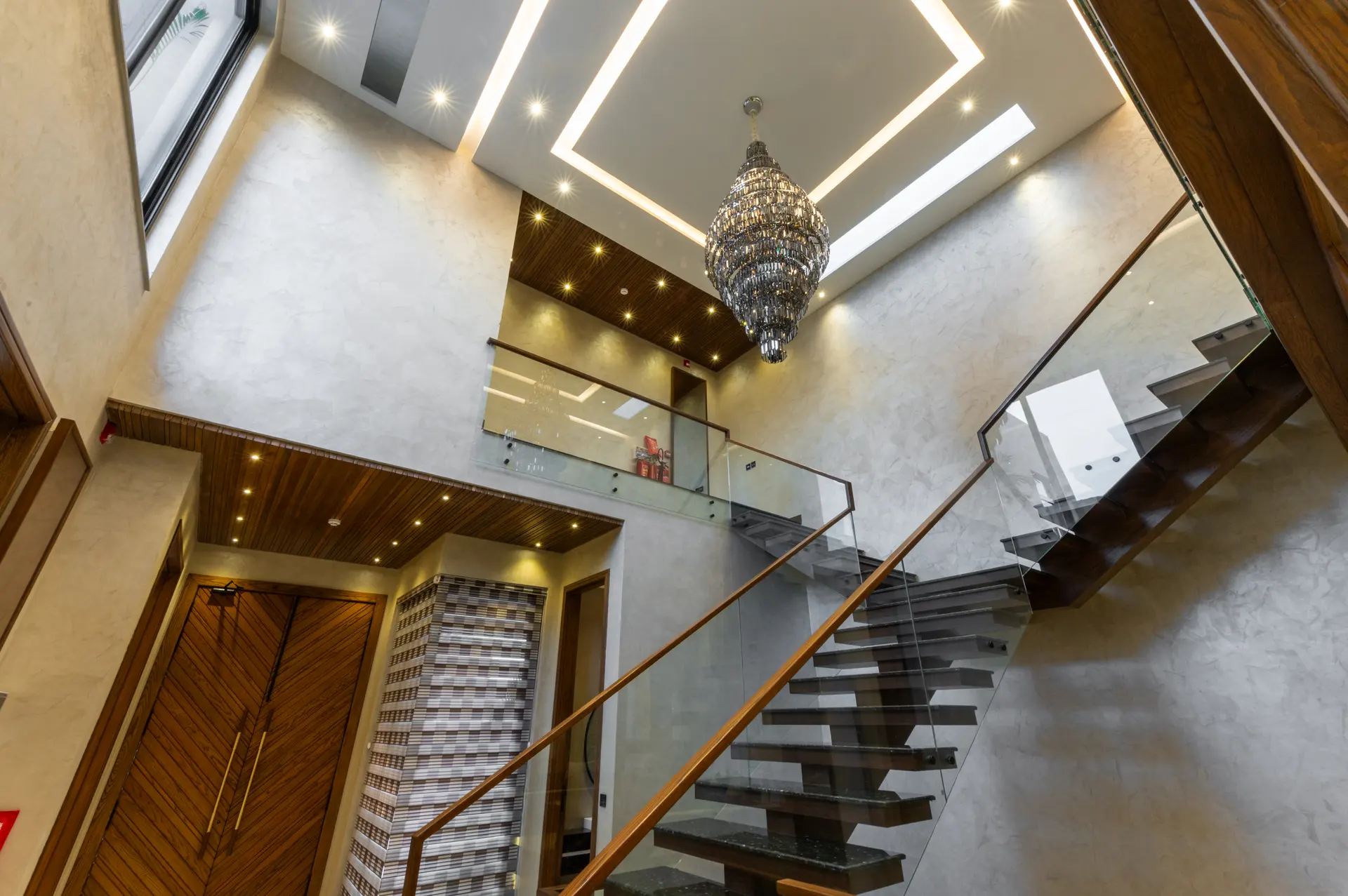 493-L staircase photograph 8