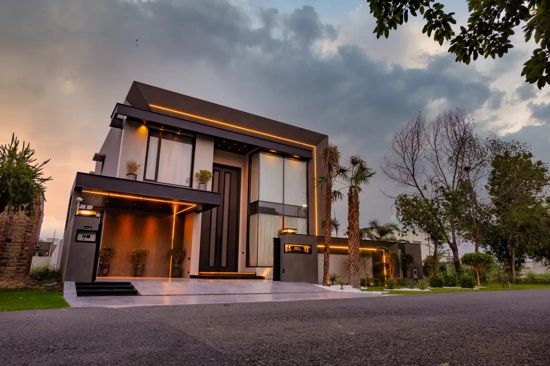 895-L — dusk exterior photograph 1