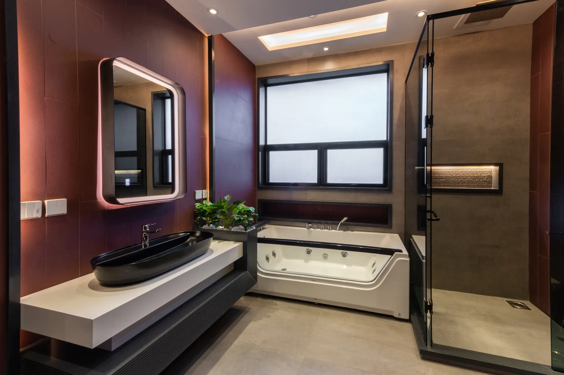 286-M bathroom photograph 1