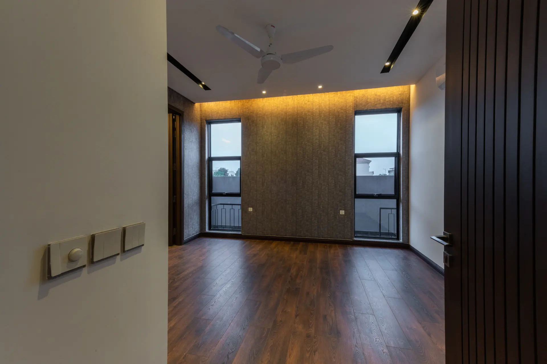 286-M bathroom photograph 3