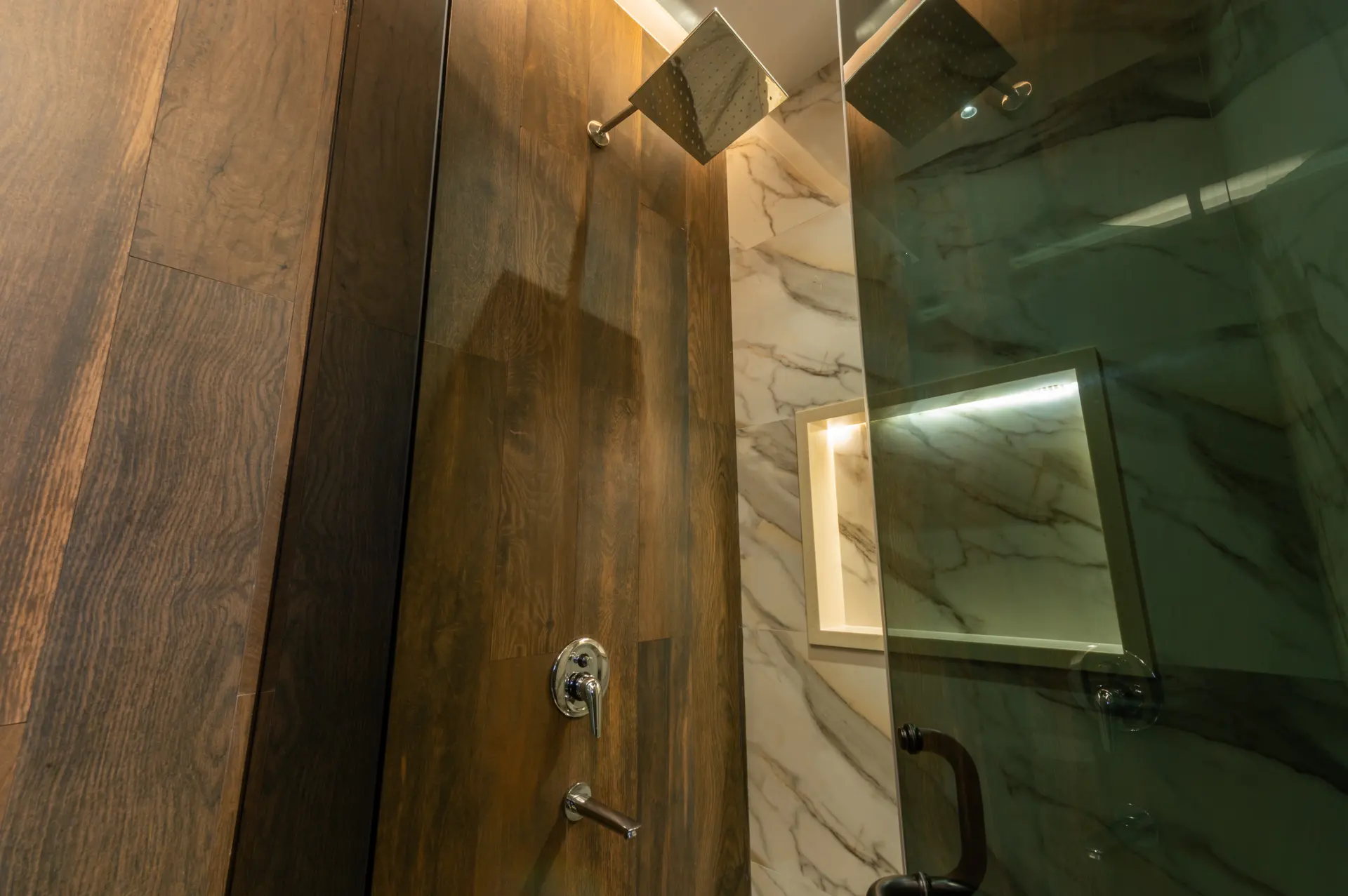 286-M bathroom photograph 5
