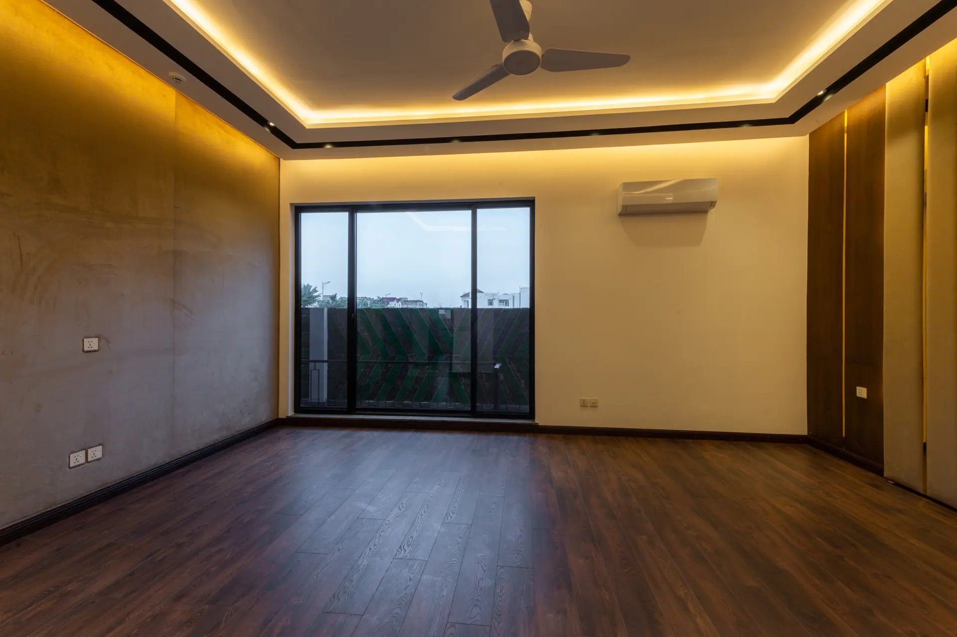 286-M bedroom photograph 4