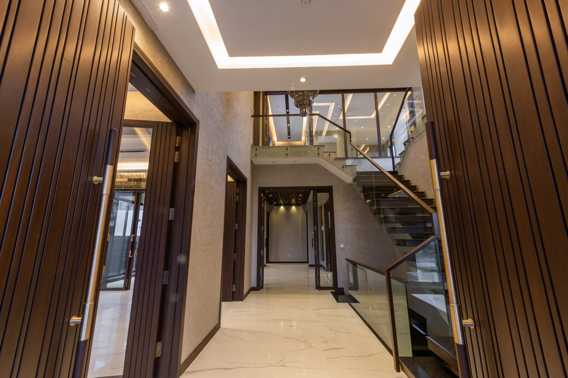 286-M foyer photograph 1