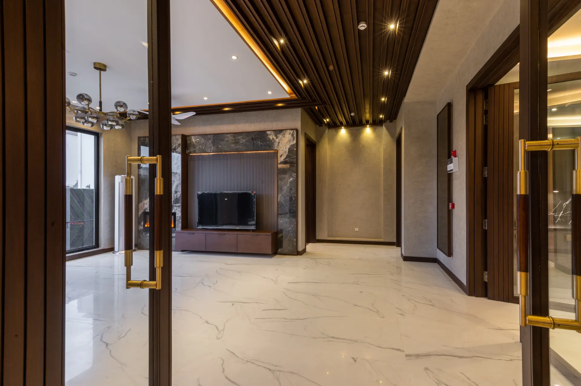 286-M foyer photograph 3