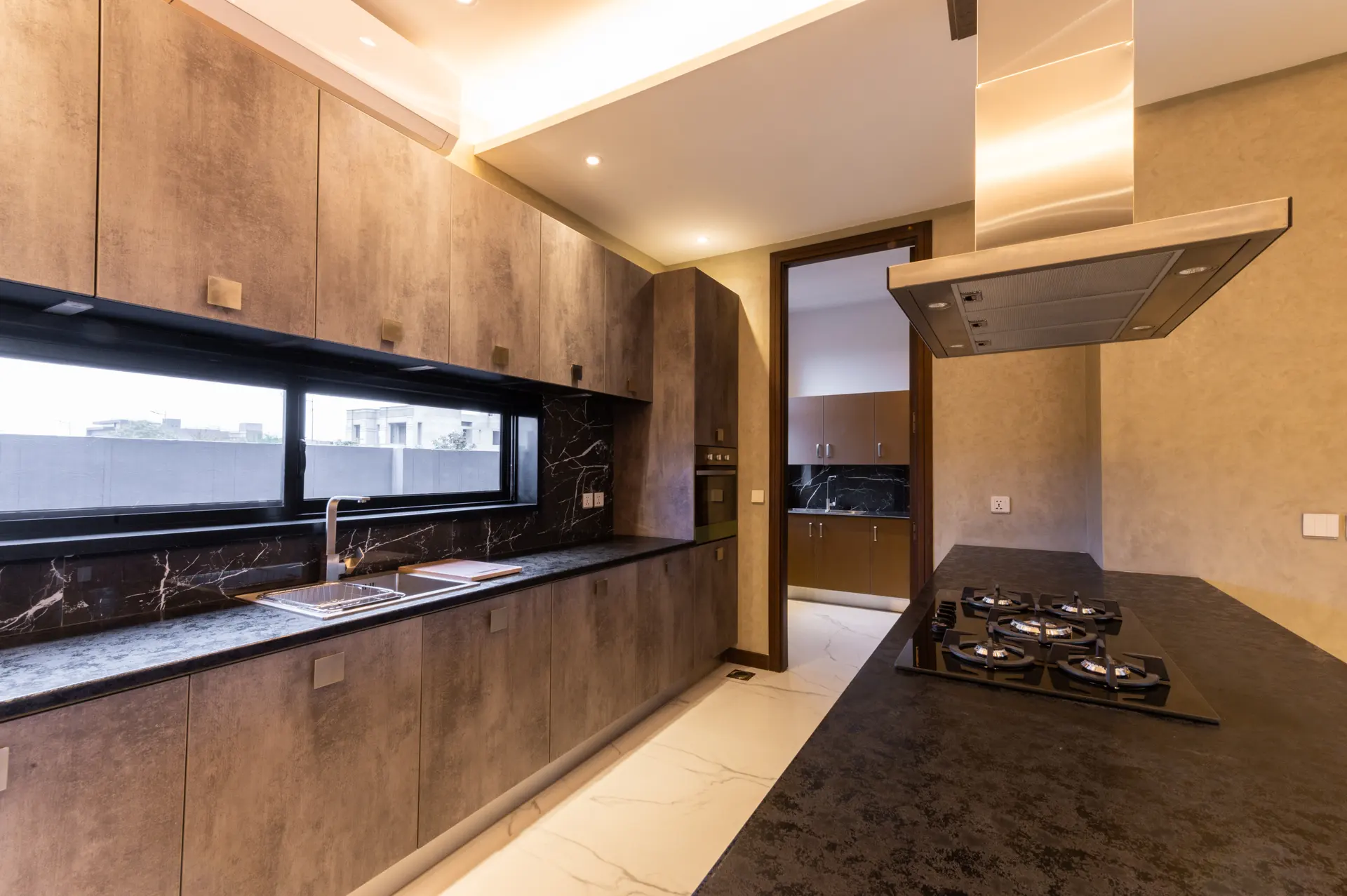 286-M kitchen photograph 3