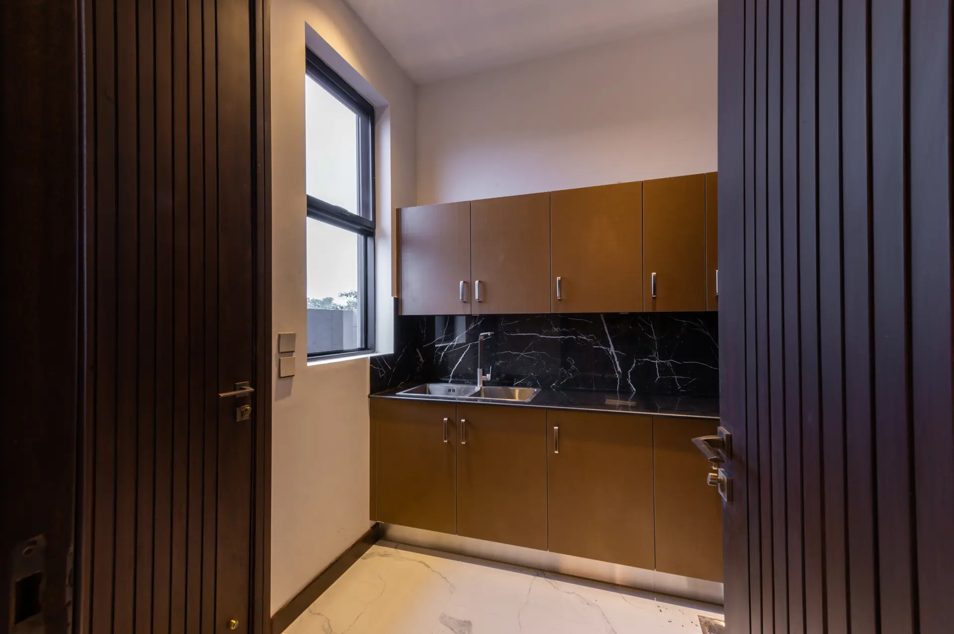 286-M kitchen photograph 4