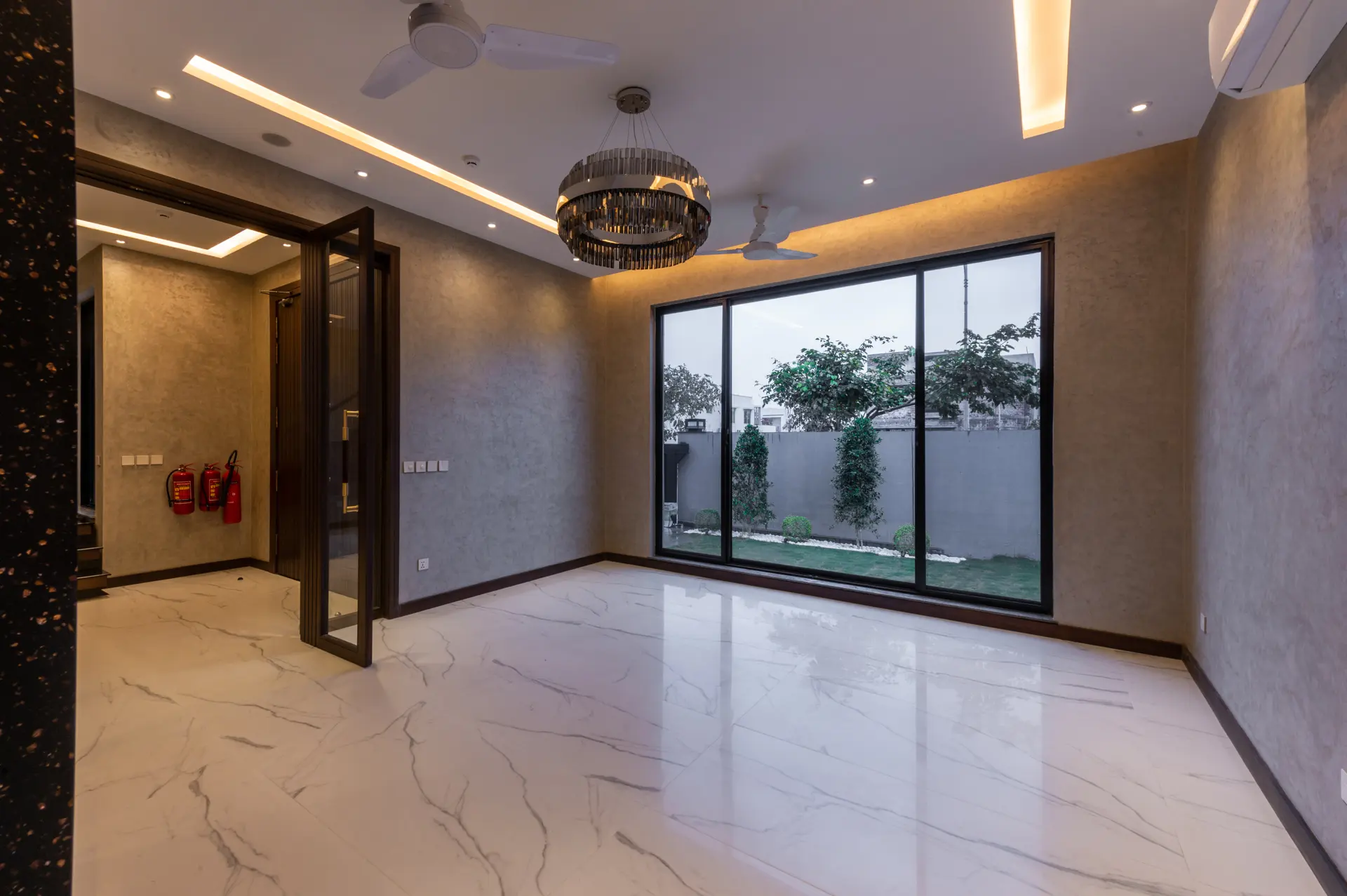 286-M living room photograph 6