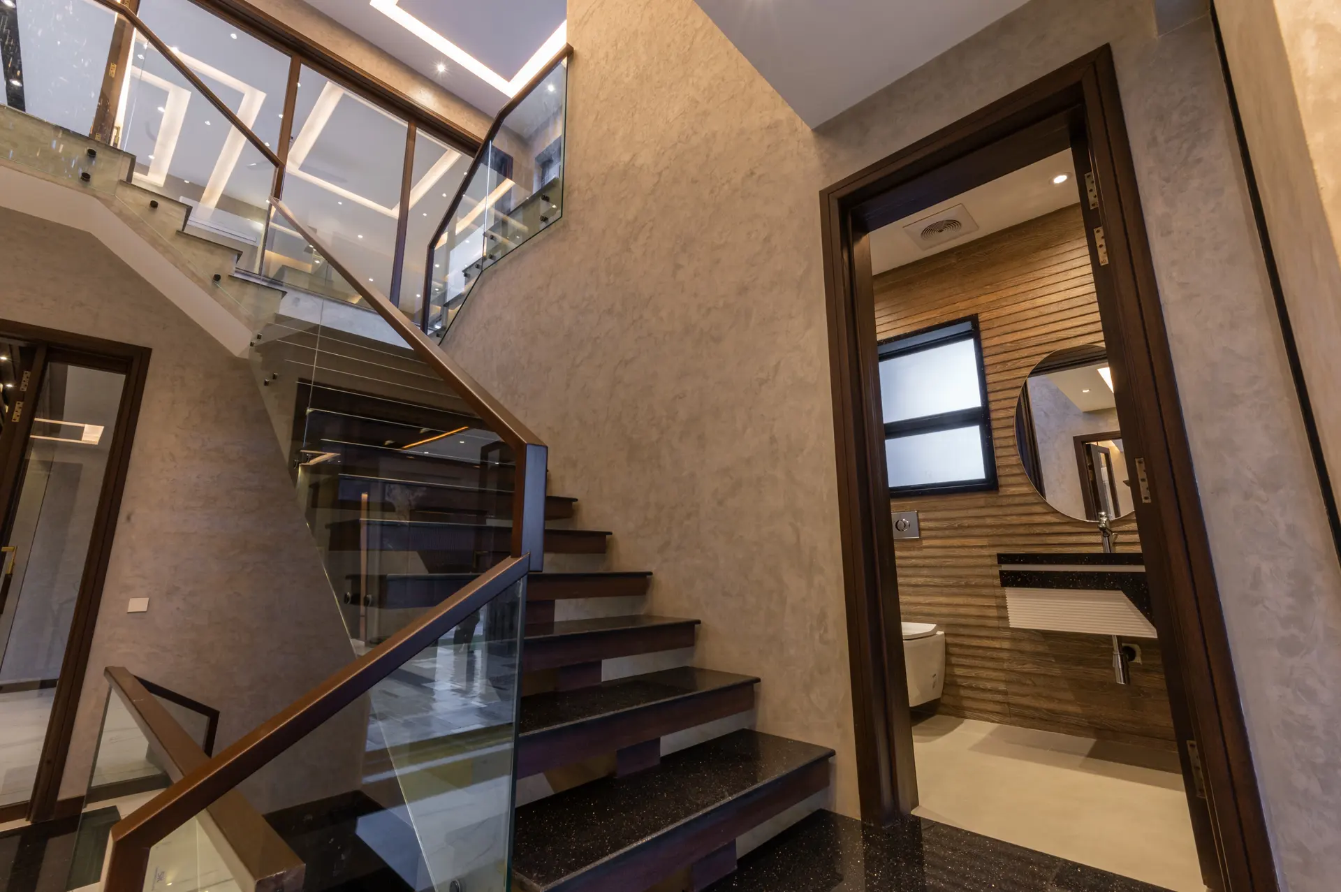 286-M staircase photograph 7