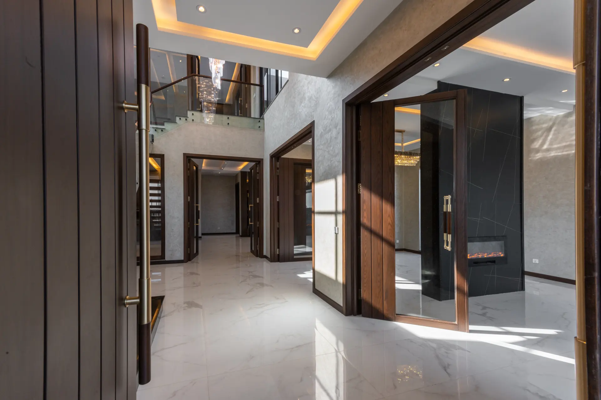 656-R foyer photograph 2