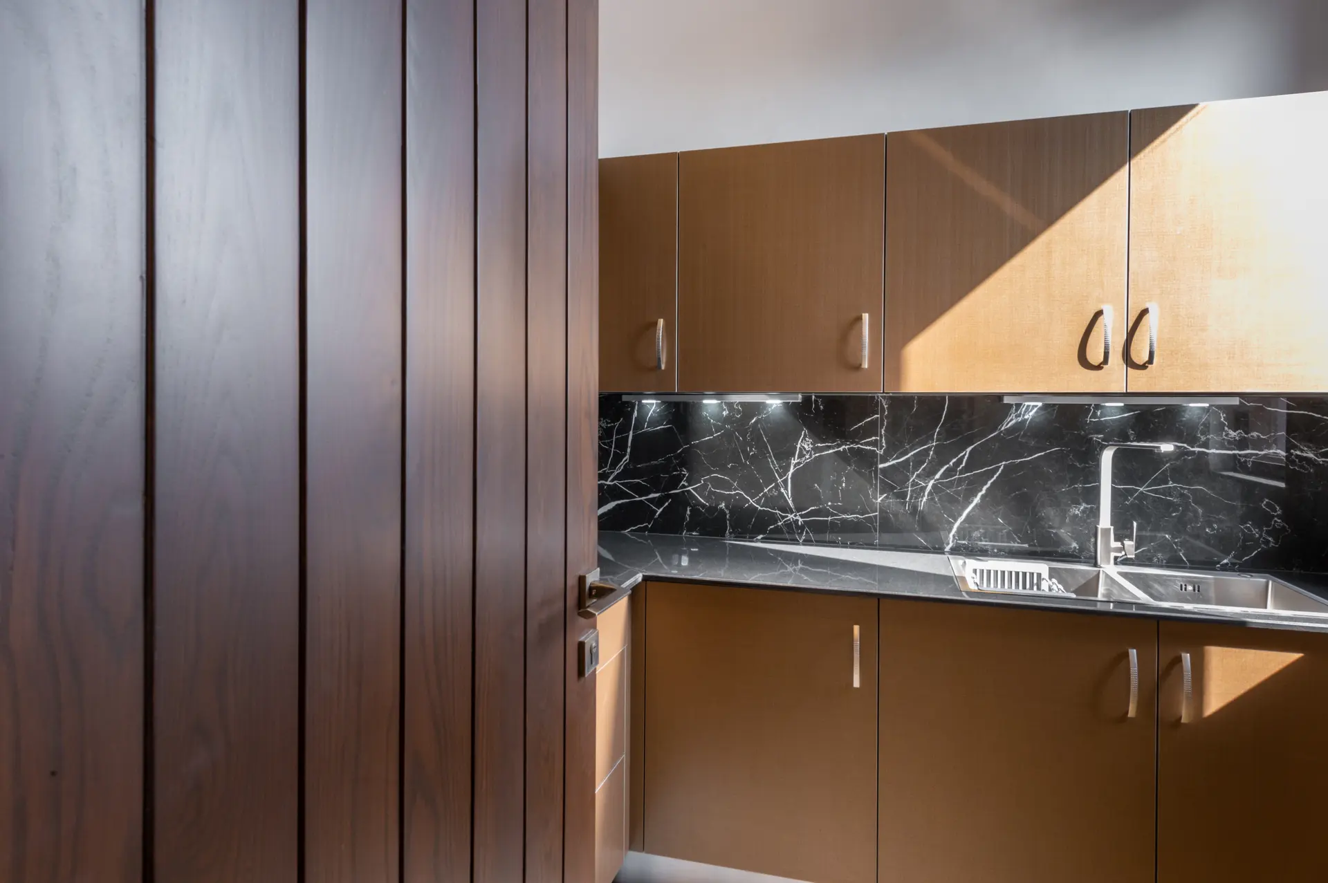 656-R kitchen photograph 1