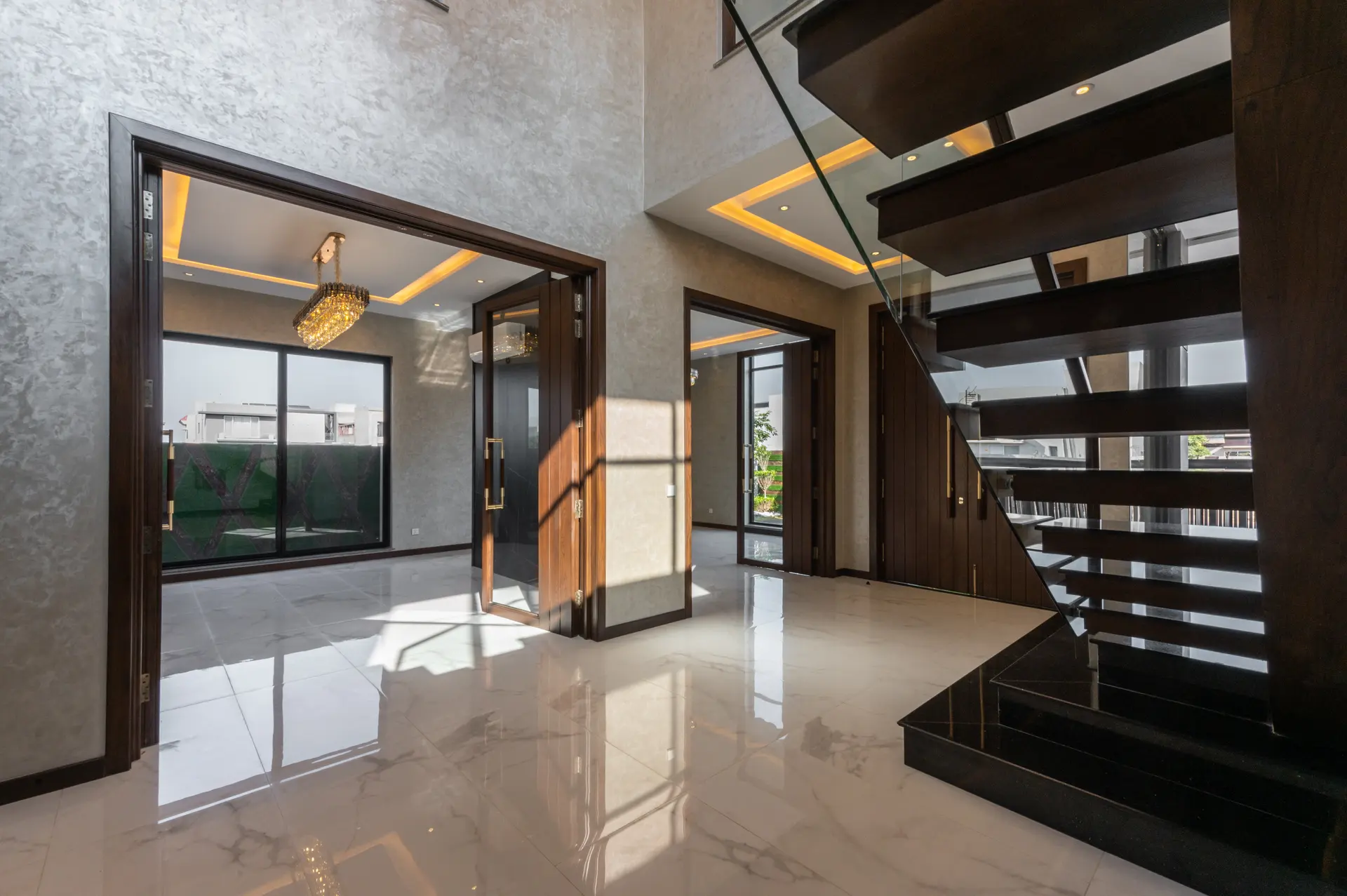 656-R staircase photograph 8