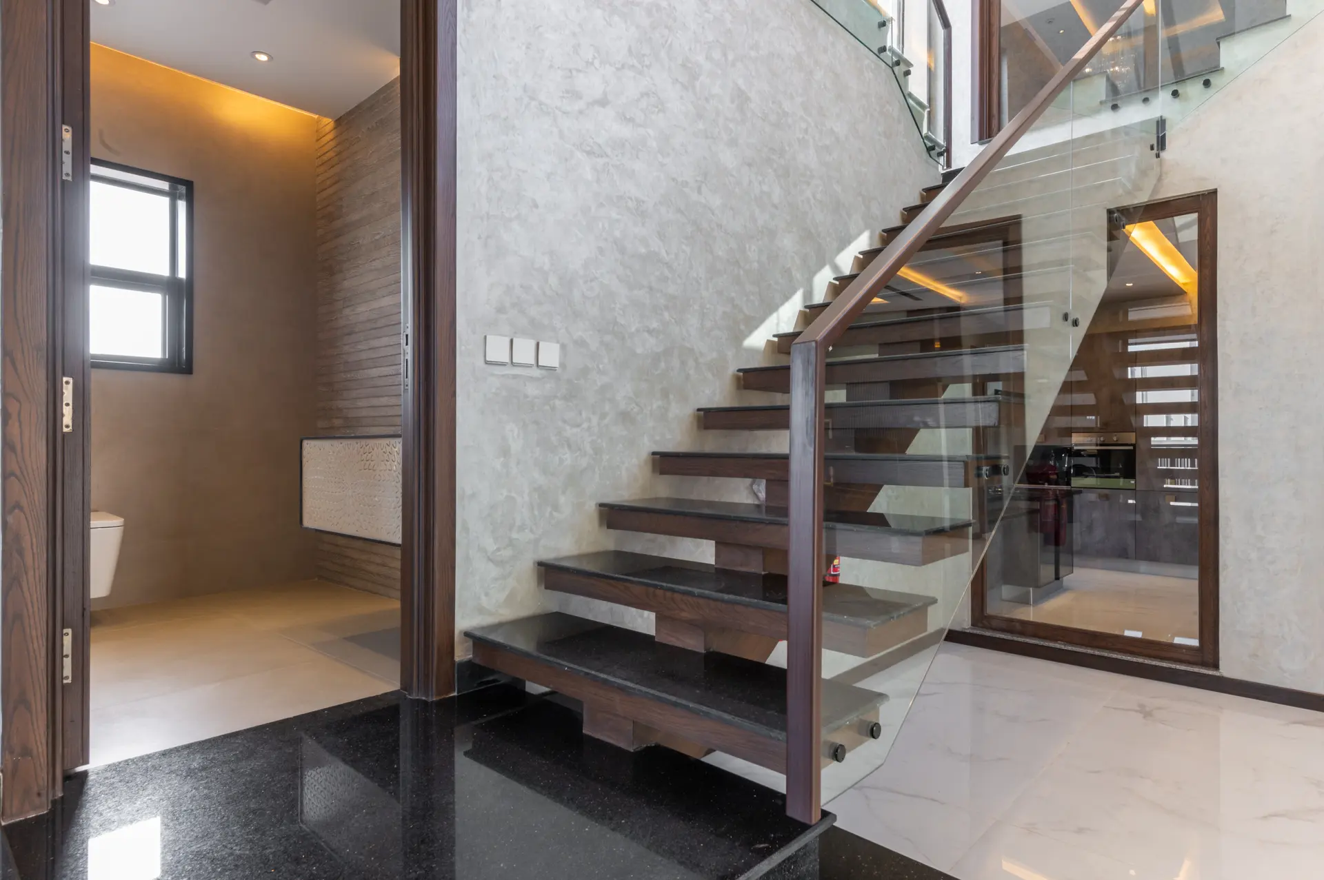 656-R staircase photograph 11