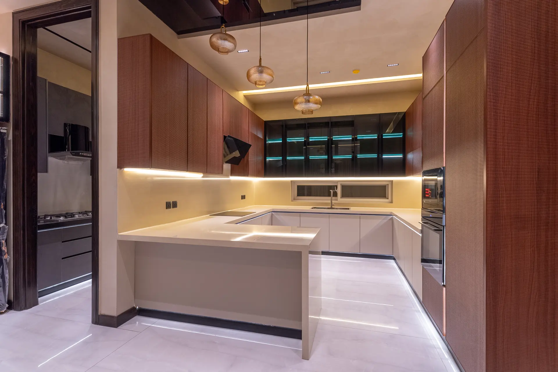 767-R kitchen photograph 1