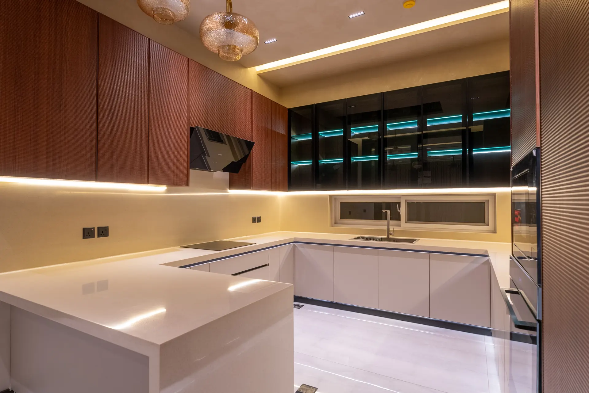 767-R kitchen photograph 2