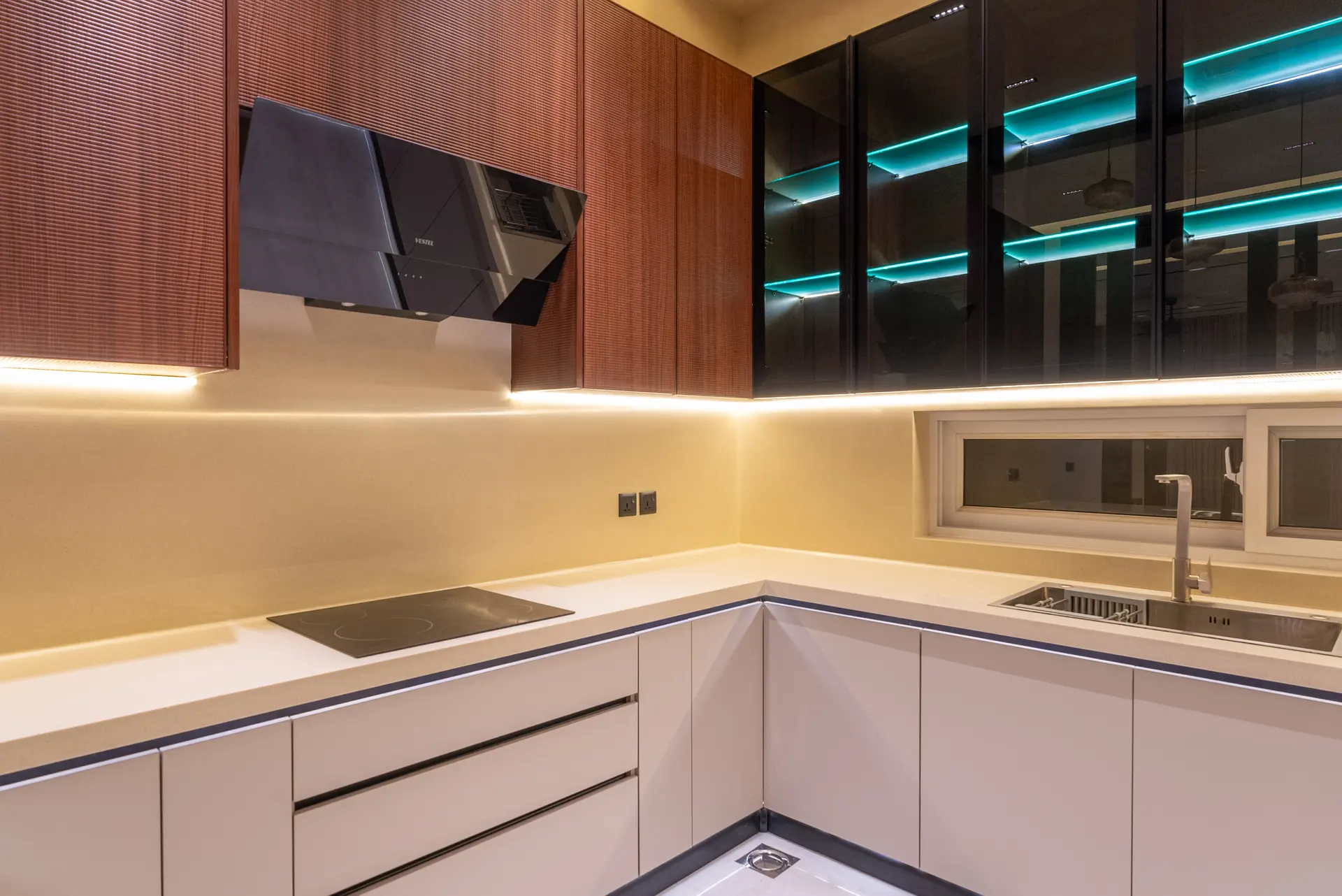 767-R kitchen photograph 3