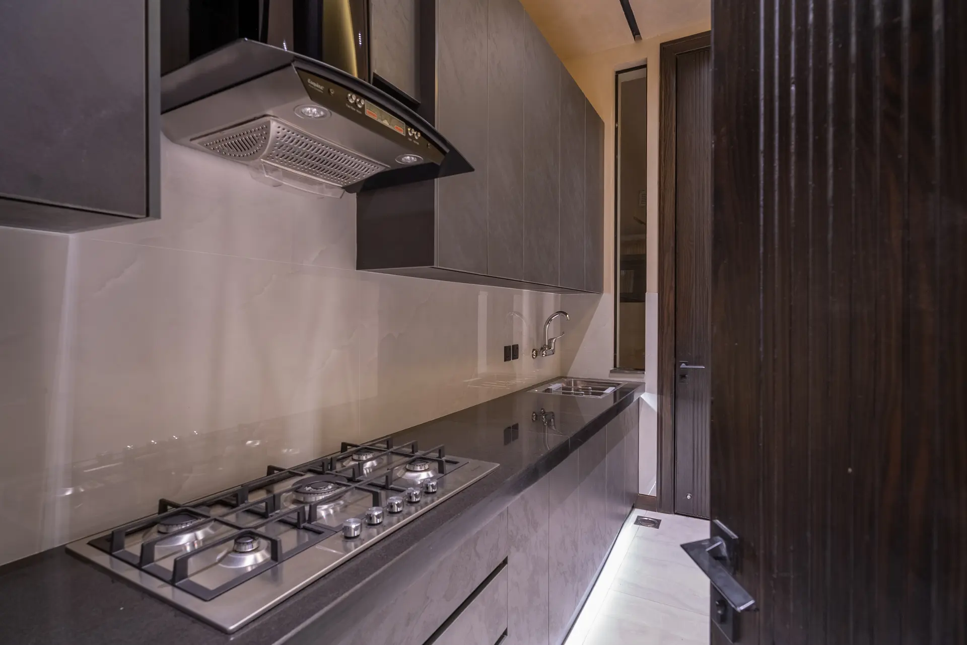 767-R kitchen photograph 5